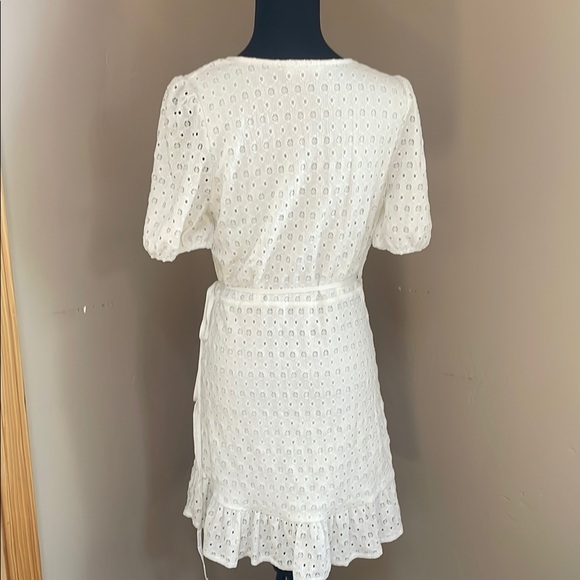 MNG women’s Off White Eyelet Wrap Dress size large - Picture 5 of 7